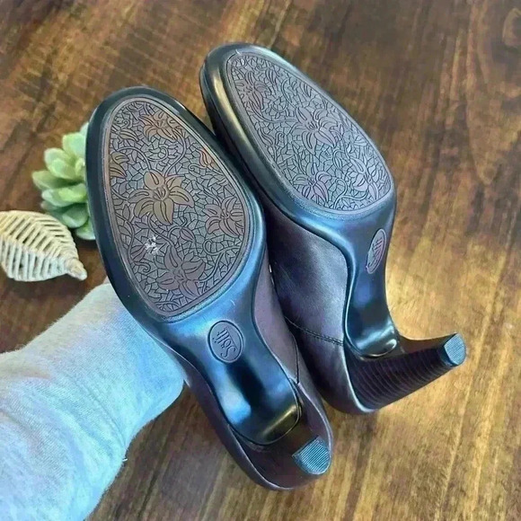 Sofft | Brown Soft Genuine Leather Pumps - Picture 4 of 7